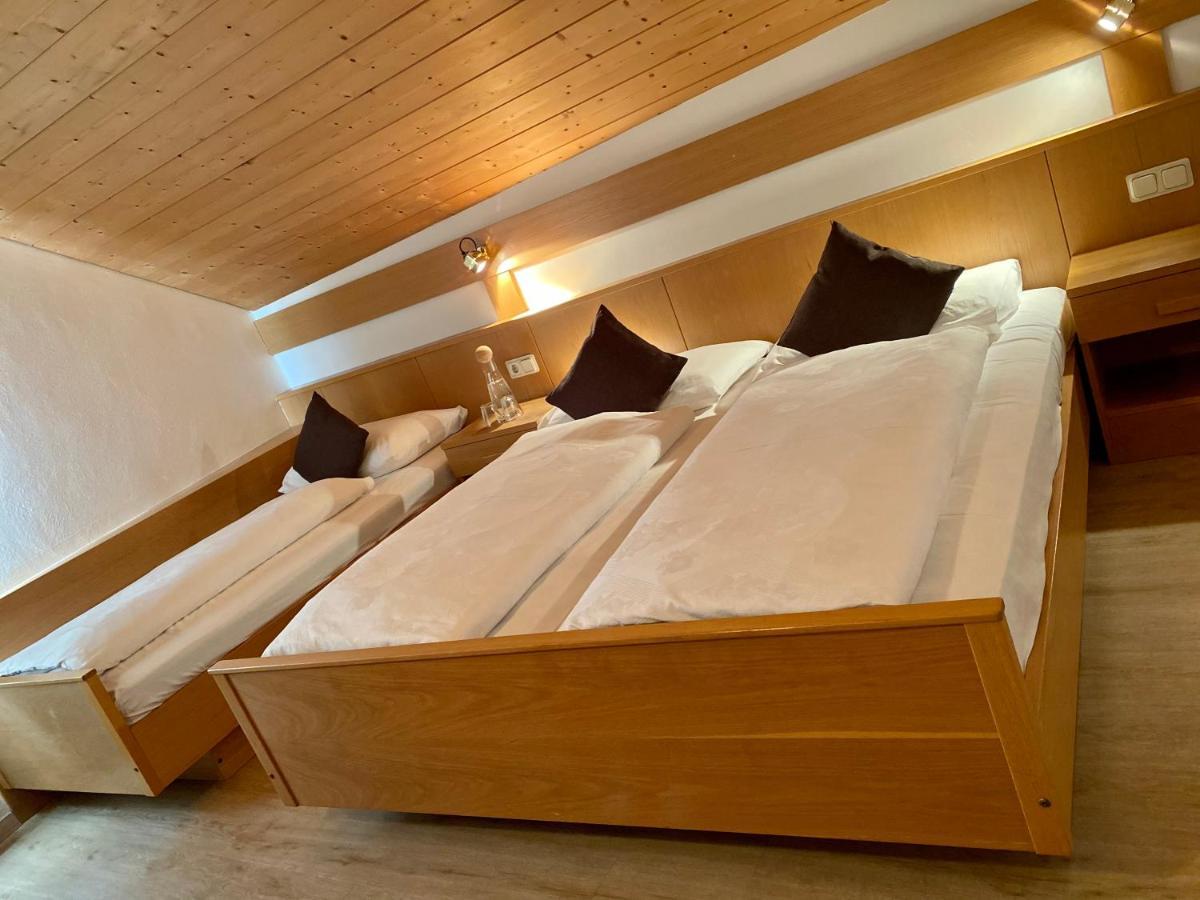 ברסאנונה Garni Hotel Tauber מראה חיצוני תמונה